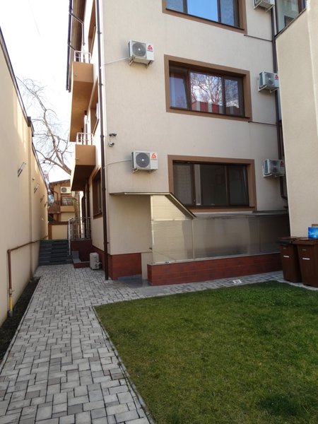 Aviatiei, metrou, cladire office 2012, centrala termica proprie.