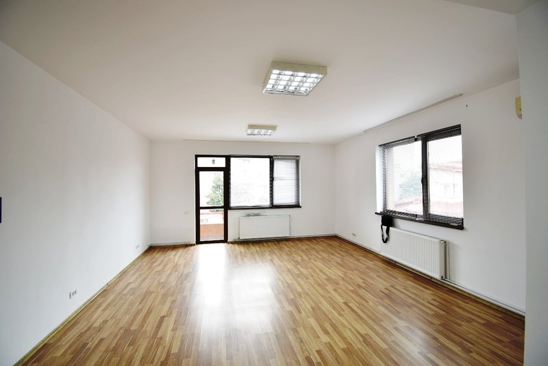 Aviatiei, metrou, cladire office 2012, centrala termica proprie.