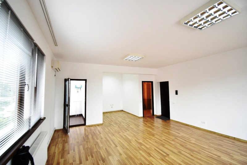 Aviatiei, metrou, cladire office 2012, centrala termica proprie.
