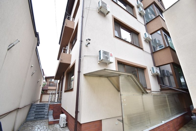 Aviatiei, metrou, cladire office 2012, centrala termica proprie.